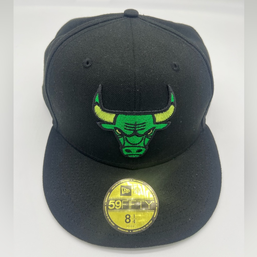 HAT CAP CHICAGO BULLS NBA NEW ERA 8 1/4 SIZES COLOR BLACK AND GREEN